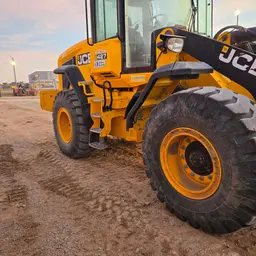 2022 JCB 427 Wheel Loader