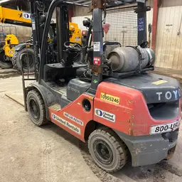 2019 Toyota 8FGU30 Warehouse Forklift