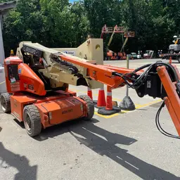 2015 JLG E400AJPN Articulating Boom Lift