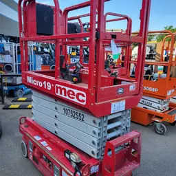 2018 MEC MICRO 19 Scissor Lift