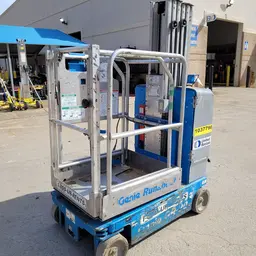 2015 Genie GR-20 Self-Propelled One-Person Lift