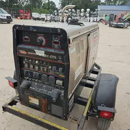 2020 Lincoln Electric VANTAGE 322 Welder