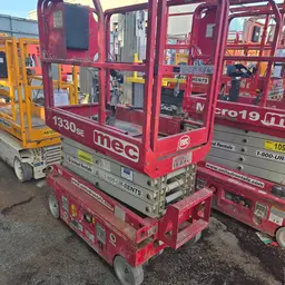 2017 MEC 1330SE Scissor Lift