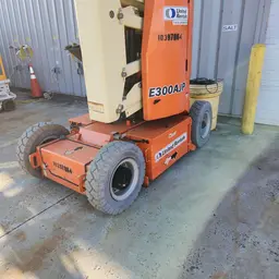 2015 JLG E300AJP Articulating Boom Lift
