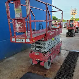 2017 MEC 2632SE Scissor Lift