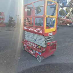 2018 MEC MICRO 19 Scissor Lift