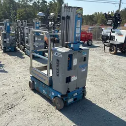 2016 Genie GR-20 Self-Propelled One-Person Lift