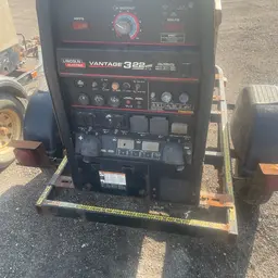 2019 Lincoln Electric VANTAGE 322 Welder
