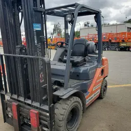 2017 Toyota 8FGU25 Warehouse Forklift