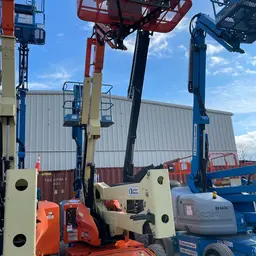 2014 JLG E450AJ Articulating Boom Lift