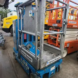 2017 Genie GR-12 Self-Propelled One-Person Lift