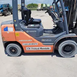 2017 Toyota 8FDU25 Warehouse Forklift