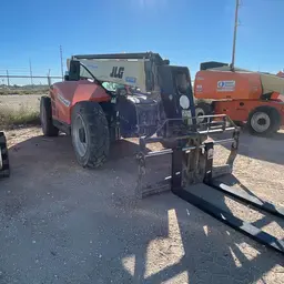 2017 JLG 943 Forklift
