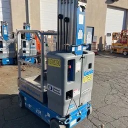 2018 Genie GR-20 Self-Propelled One-Person Lift