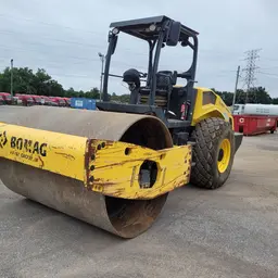 2018 BOMAG BW211D-5 Single Drum Roller