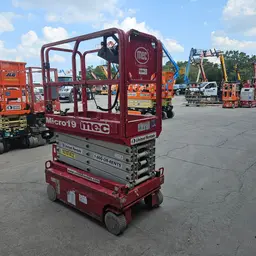 2018 MEC MICRO 19 Scissor Lift