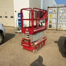 2018 MEC MICRO 19 Scissor Lift
