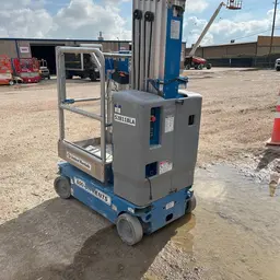 2017 Genie GR-20 Self-Propelled One-Person Lift