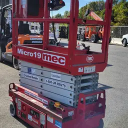 2018 MEC MICRO 19 Scissor Lift