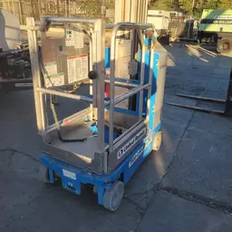 2017 Genie GR-20 Self-Propelled One-Person Lift