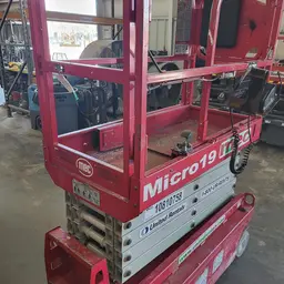 2018 MEC MICRO 19 Scissor Lift