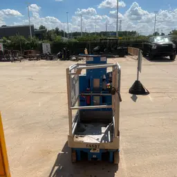 2017 Genie GR-12 Self-Propelled One-Person Lift