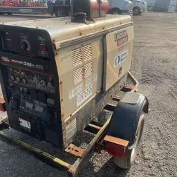 2019 Lincoln Electric VANTAGE 322 Welder