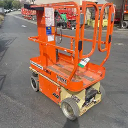 2015 JLG 1230ES Self-Propelled One-Person Lift