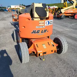 2015 JLG E450AJ Articulating Boom Lift
