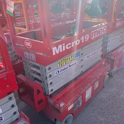 2017 MEC MICRO 19 Scissor Lift
