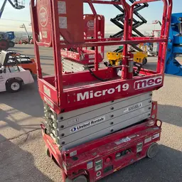 2018 MEC MICRO 19 Scissor Lift
