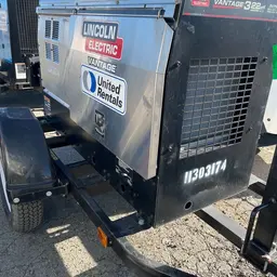 2021 Lincoln Electric VANTAGE 322 Welder