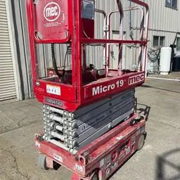 2017 MEC MICRO 19 Scissor Lift