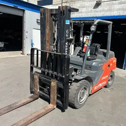 2017 Toyota 8FD35U Warehouse Forklift